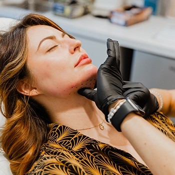 Tips on How to Apply Sunscreen to Stay Safe This Summer